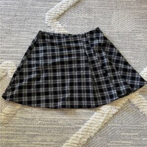 Girls Plaid Black and White pleated skirt